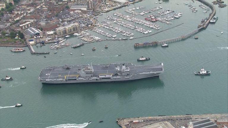 HMS Queen Elizabeth arrives in Portsmouth