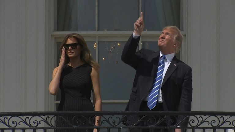 DONALD TRUMP LOOKING AT THE ECLIPSE WITH NO GLASSES 