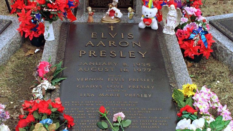 Elvis Presley Grave