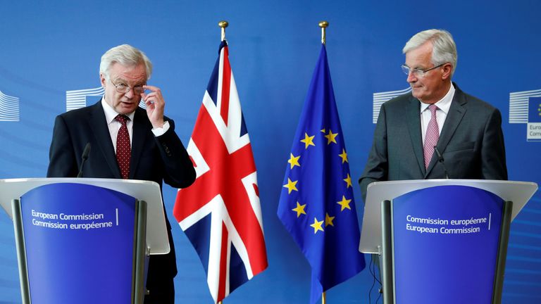 David Davis (L) and European Union&#39;s chief Brexit negotiator Michel Barnier talk to the media ahead of third round of Brexit talks in Brussels