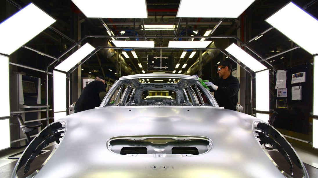 Brexit: UK vehicle production slumps amid political uncertainty and falling real pay