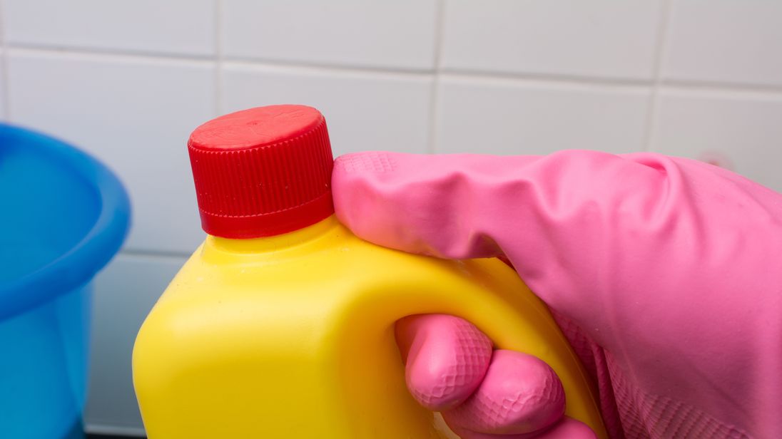 Using bleach can cause fatal lung problems