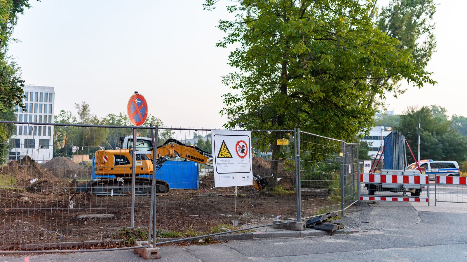 Frankfurt: WWII bomb defused after 60,000 people evacuated in German ...