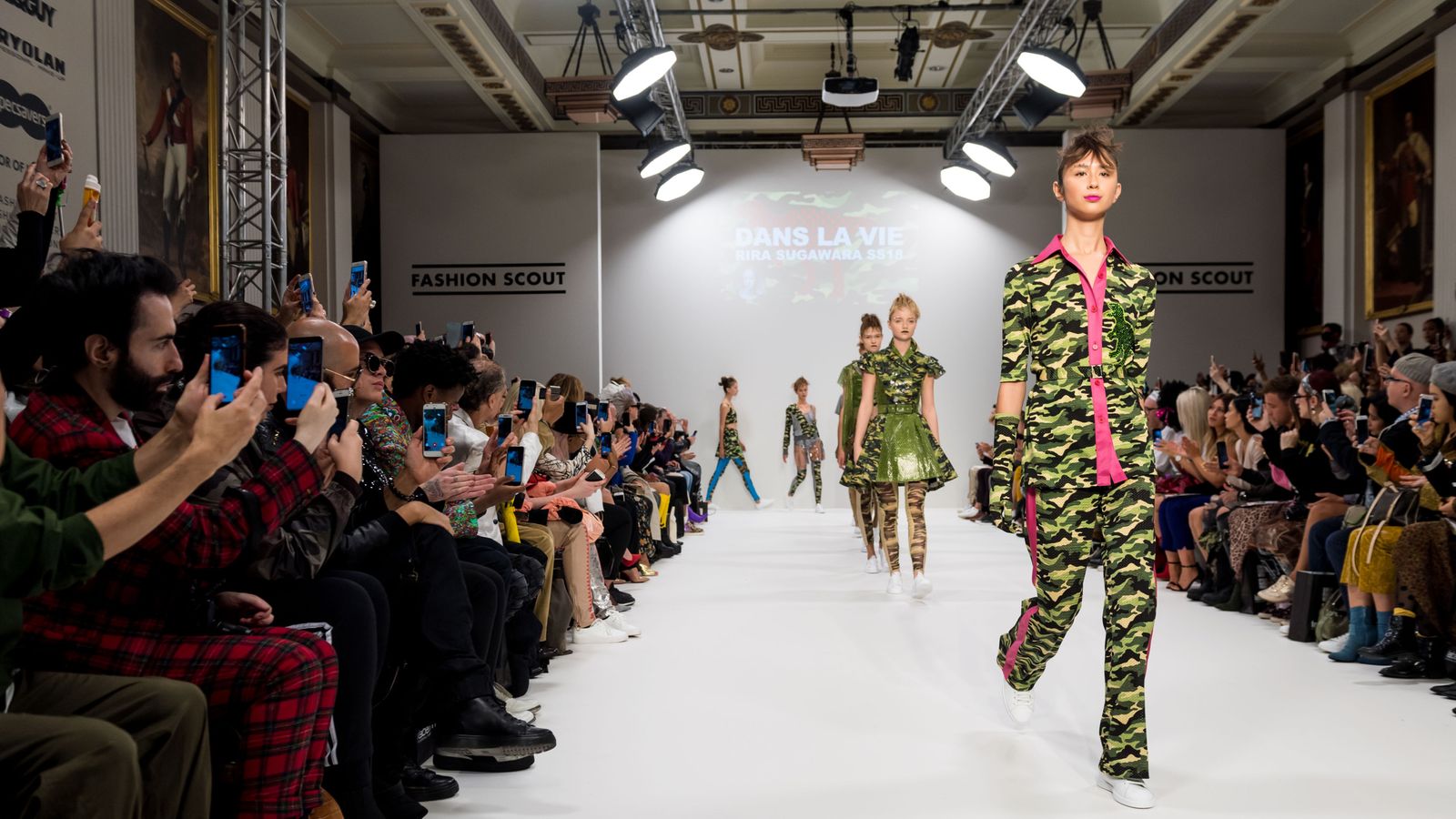 Fashion Show London Today 2026.London Fashion Week highlights | UK News | Sky News