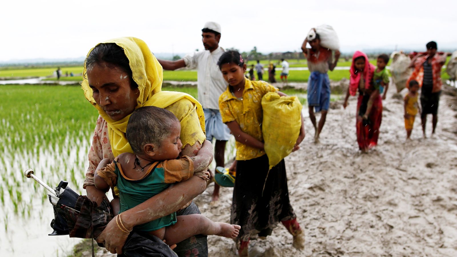 123,000 Rohingya Refugees Flee Myanmar Violence For Bangladesh | World ...