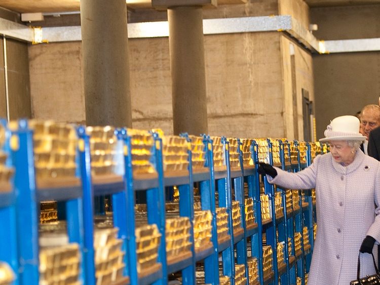 The Queen visits the Bank of England&#39;s gold vaults in 2012