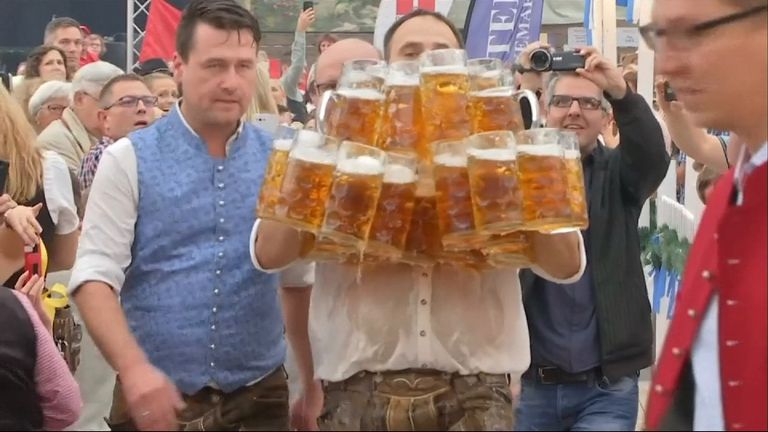 Oliver Struempfe carried 312 beer steins for 40 metres