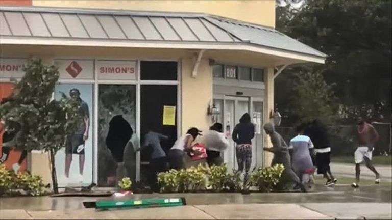 Looters in Fort Lauderdale steal from a shoe store