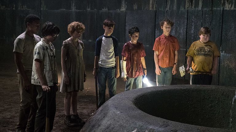 The Loser&#39;s Club looking down Pennywise&#39;s well