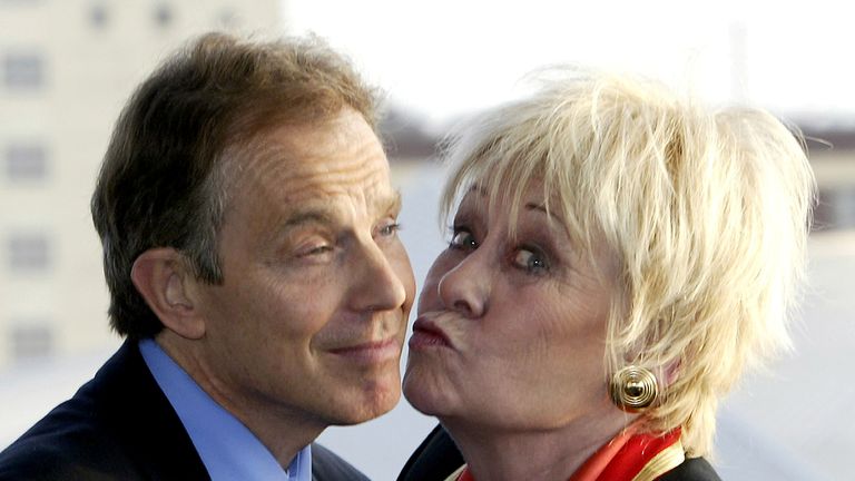 Liz Dawn kisses Tony Blair for the cameras in 2004