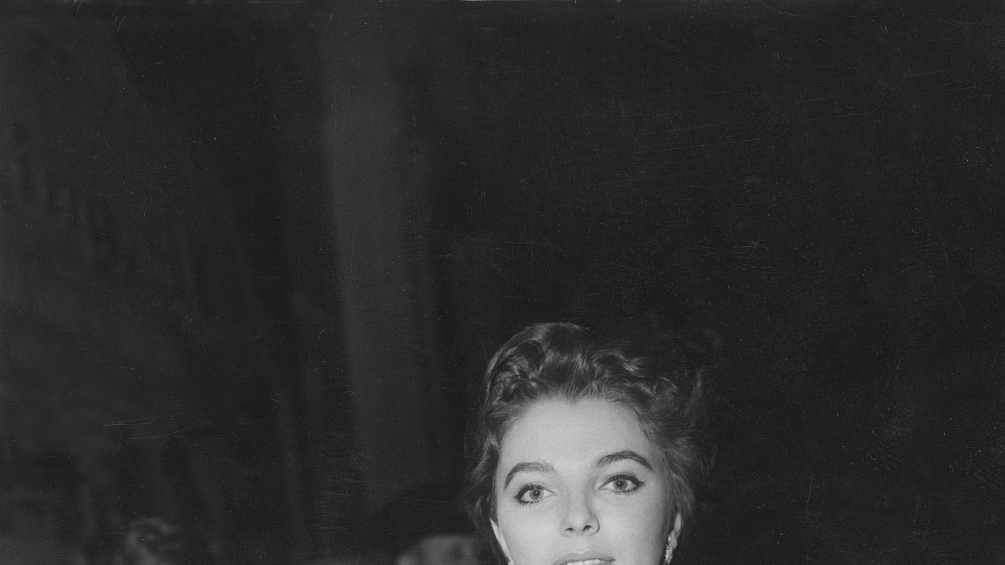 2th September 1956: Joan Collins arrives at the European premiere of 'The King & I', wearing an evening gown and white fur stole. (Photo by Keystone/Getty Images)