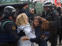 Women clash with Spanish Guardia Civil guards 