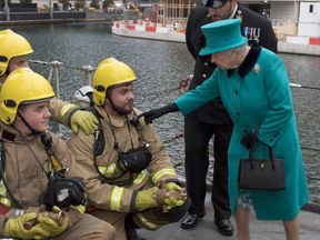 Queen presses firefighter&#39;s horn on HMS Sutherland.