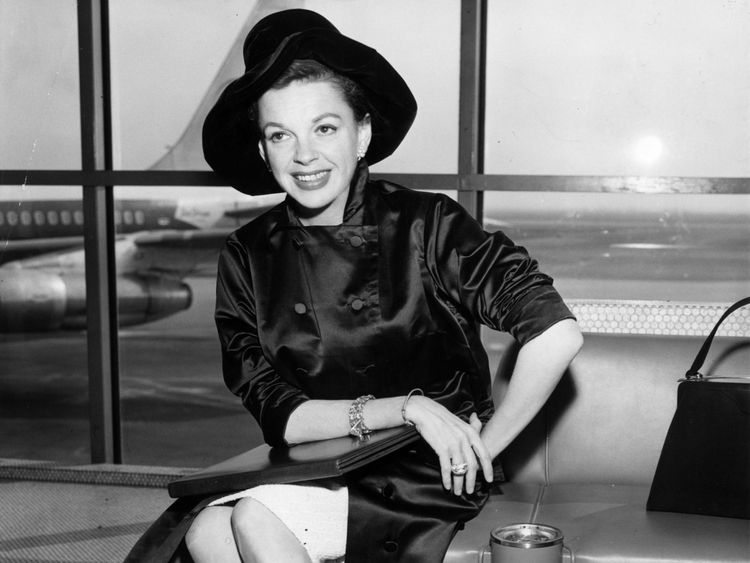circa 1955: Singer and film star, Judy Garland (1922 - 1969) at an airport. (Photo by Keystone/Getty Images)