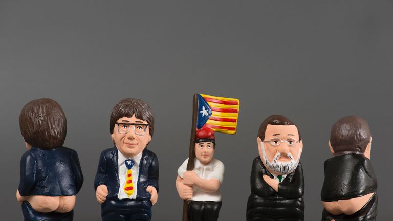 Ceramic figurines of Carles Puigdemont and Mariano Rajoy