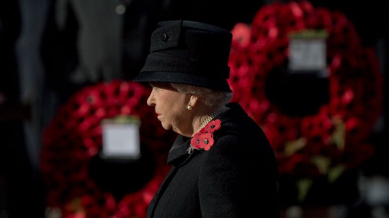 The Queen lays a wreath in November 2016