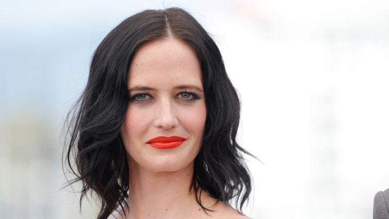 CANNES, FRANCE - MAY 27: Actress Eva Green attends the &#39;Based On A True Story&#39; photocall during the 70th annual Cannes Film Festival at Palais des Festivals on May 27, 2017 in Cannes, France. (Photo by Andreas Rentz/Getty Images)