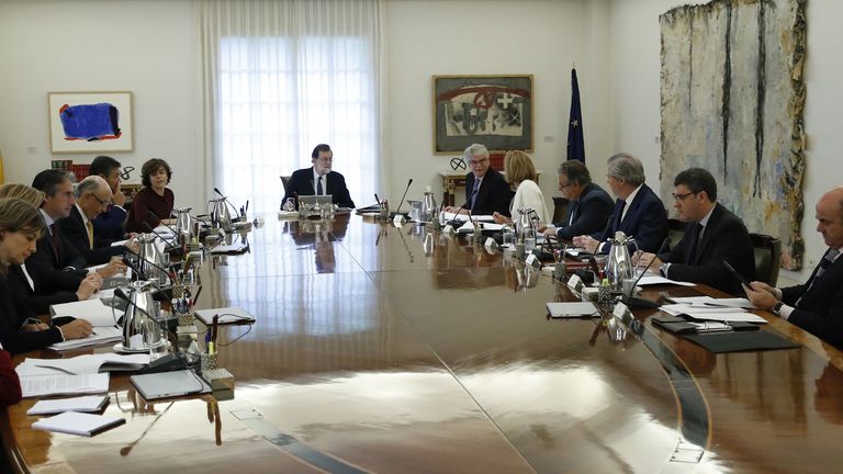 Spain&#39;s cabinet meets