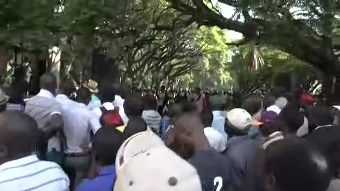 Zimbabwe leader praises Mugabe in first address Zimbabwe leader praises Mugabe in first address