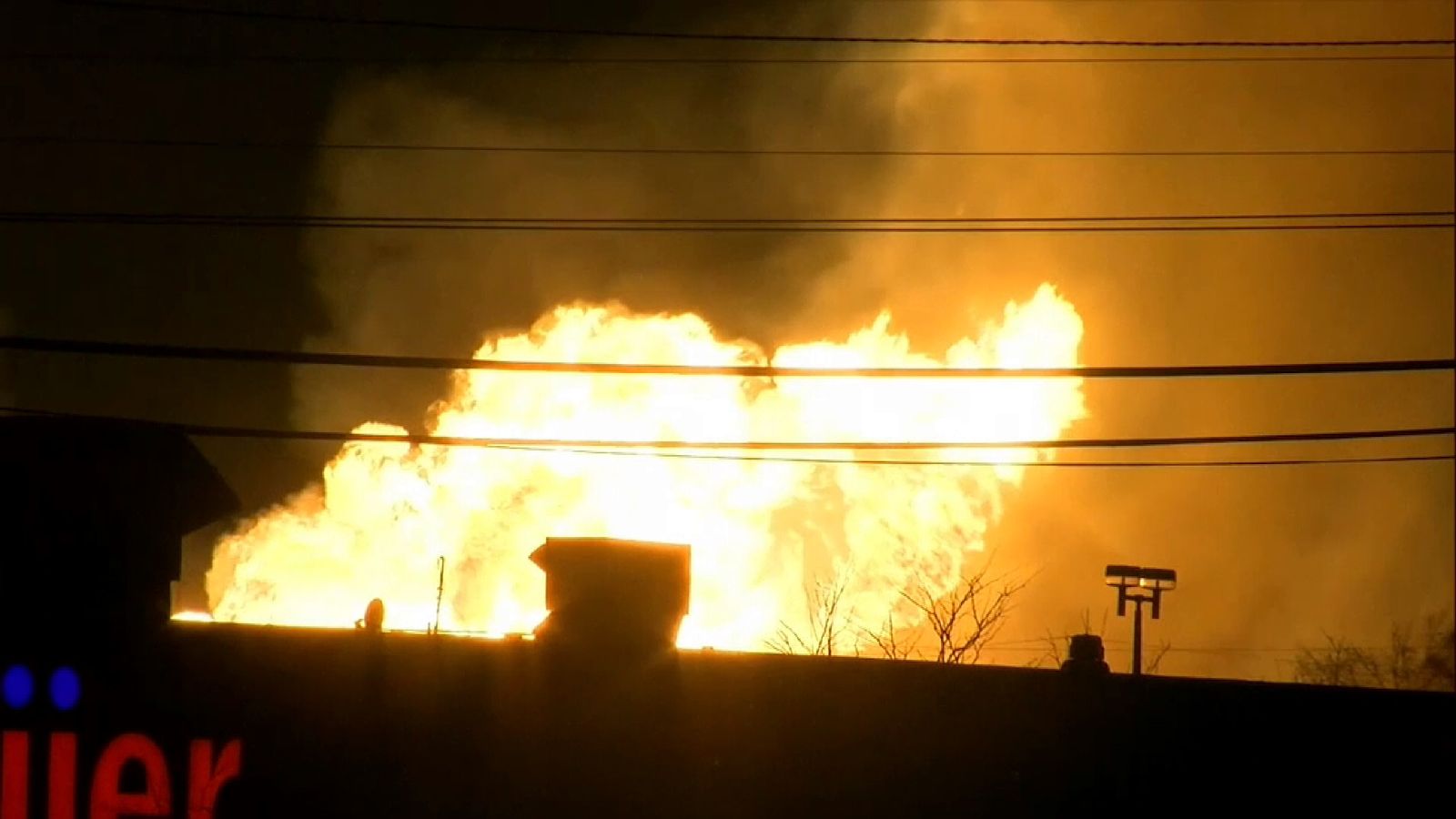 Huge fire breaks out near Detroit News UK Video News