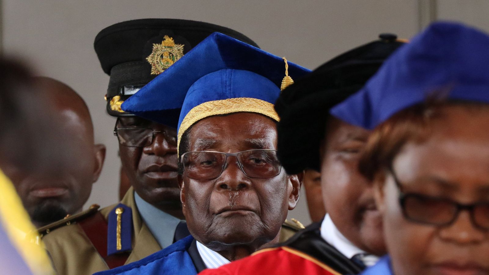  Zimbabwe  s Robert Mugabe turns up to university graduation  