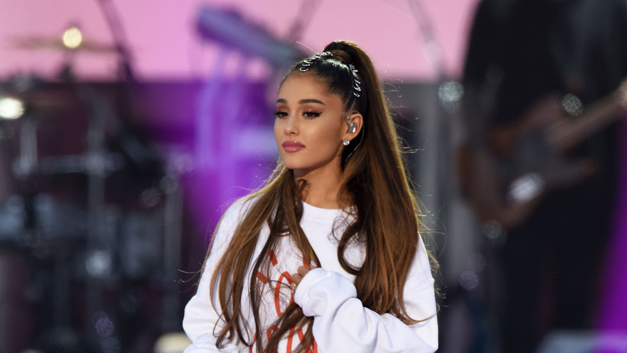 Ariana Grande's bag pays tribute to Manchester attack victims