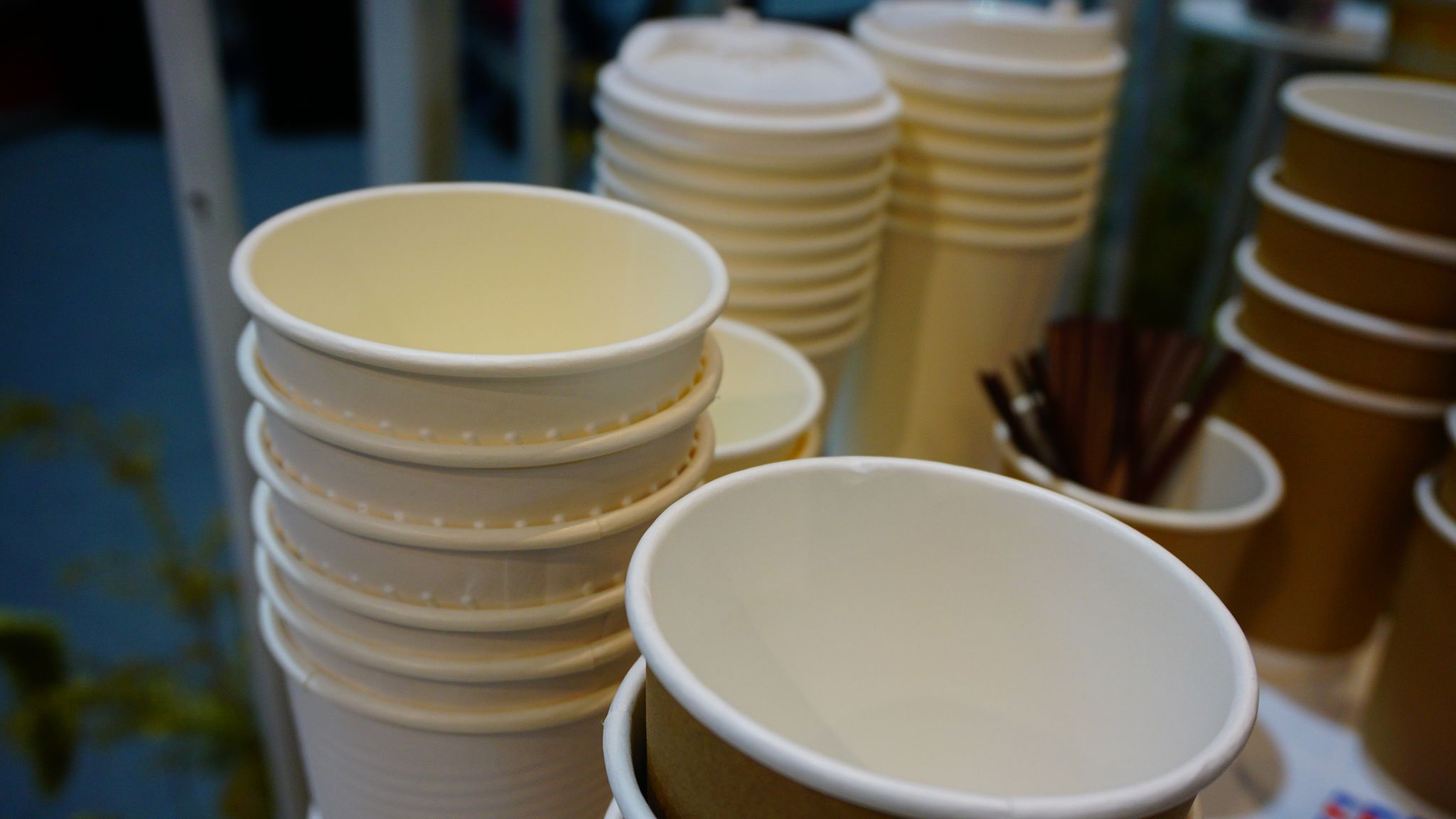 https://e3.365dm.com/17/11/2048x1152/skynews-coffee-cups-disposable-cups_4162310.jpg
