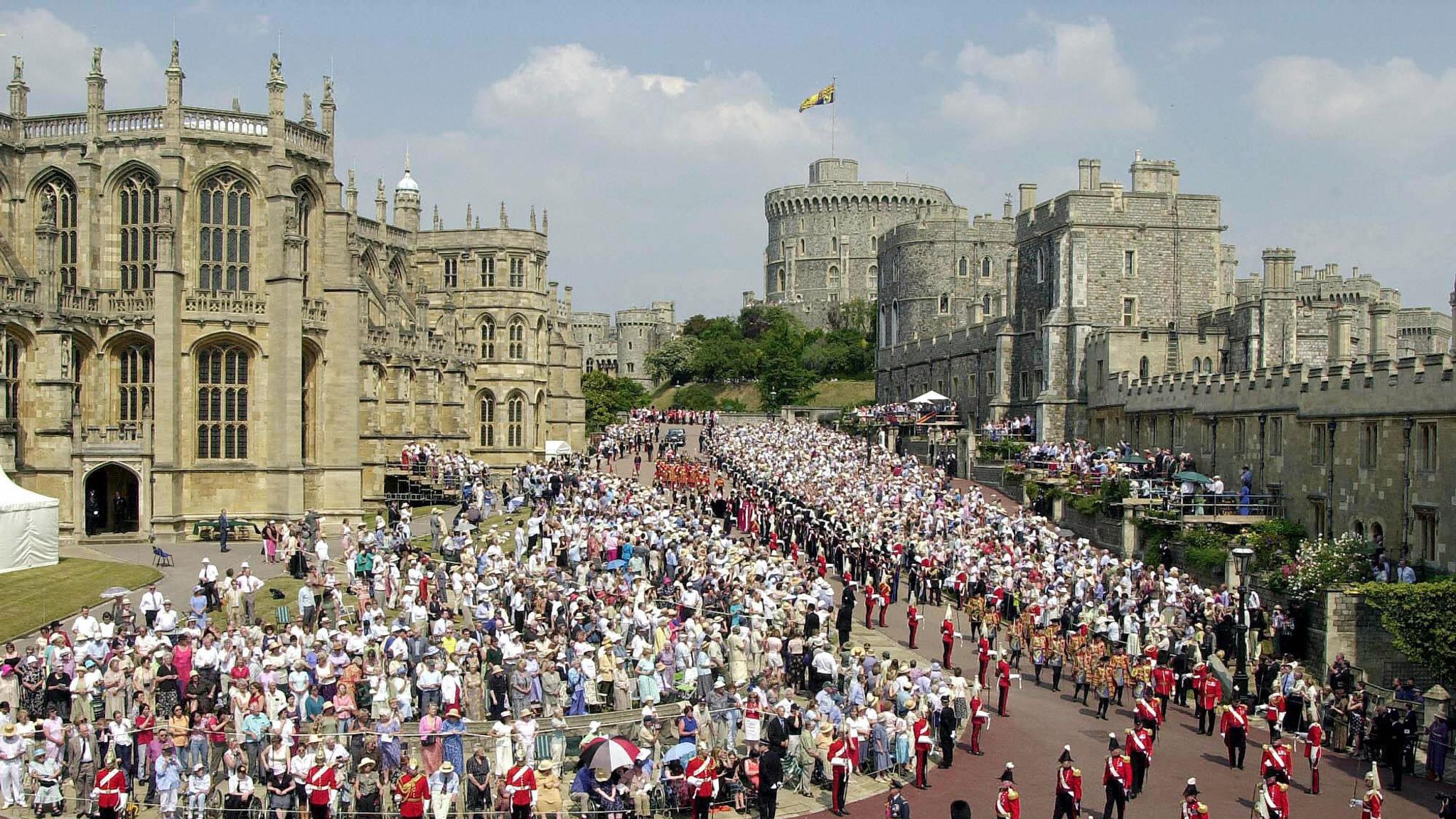 Windsor castle england. Город Виндзор Великобритания. Windsor город в Англии. Виндзорский замок, г. Виндзор, Великобритания. Дворец Виндзоров в Англии городок.