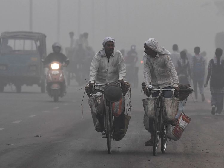 Indian commuters drive amid heavy smog in New Delhi