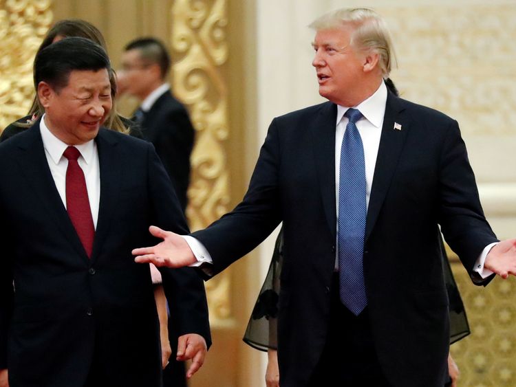 Xi Jinping smiling when walking with US President to state dinner during Asia tour