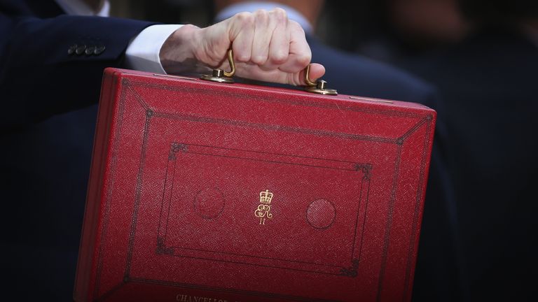 LONDON, ENGLAND - MARCH 16: British Chancellor of the Exchequer, George Osborne carries the Budget Box outside 11 Downing Street on March 16, 2016 in London, England. Today&#39;s budget will set the expenditure of the public sector for the year beginning on April 1st 2016 against the revenues gathered by HM Treasury. (Photo by Dan Kitwood/Getty Images)
