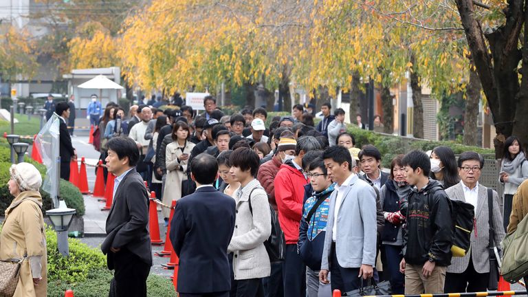 Peole line up seeking admission tickets for a judgment trial of Chisako Kakehi at the Kyoto district court on November 7, 2017