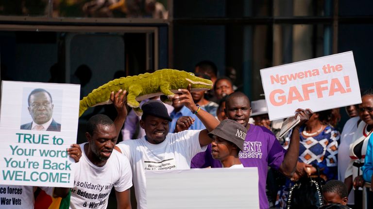 Supporters of Emmerson Mnangagwa prepare to welcome him to back to Harare