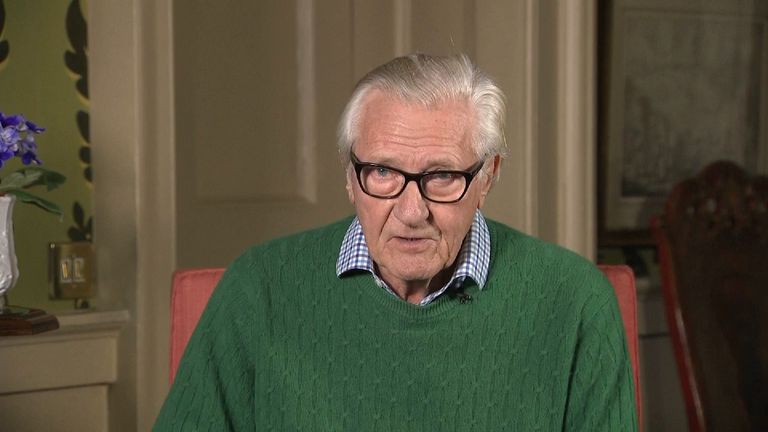 Lord Heseltine says May leaving is not the right option and a leadership battle would  be &#39;madness&#39; 