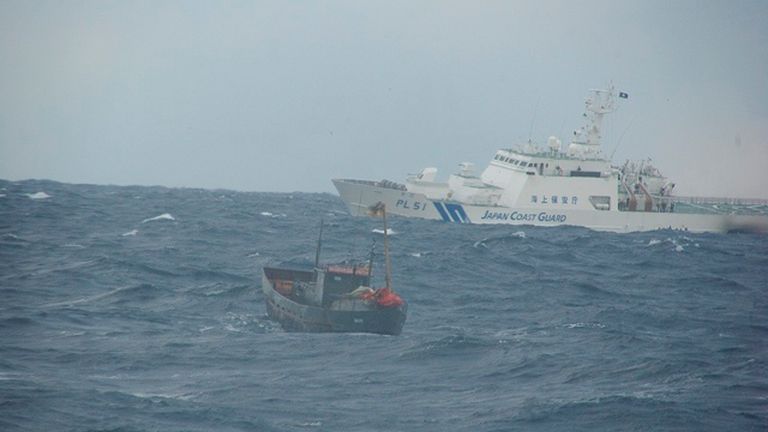 The Japan Coast Guard rescued the North Korean fishermen