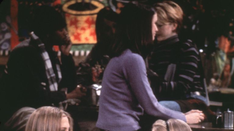 
377080 01: Jennifer Aniston and Reese Witherspoon in &#39;Friends&#39; (1999-2000 season, &#39;The One With Rachel&#39;s Sister&#39;). Photo credit: Warner Bros. (Photo by NBC, Inc./Online USA)