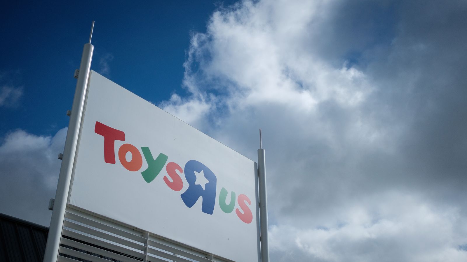 Toys R Us hangs by thread as PPF opposes rescue Toys R Us hangs by thread as PPF opposes rescue