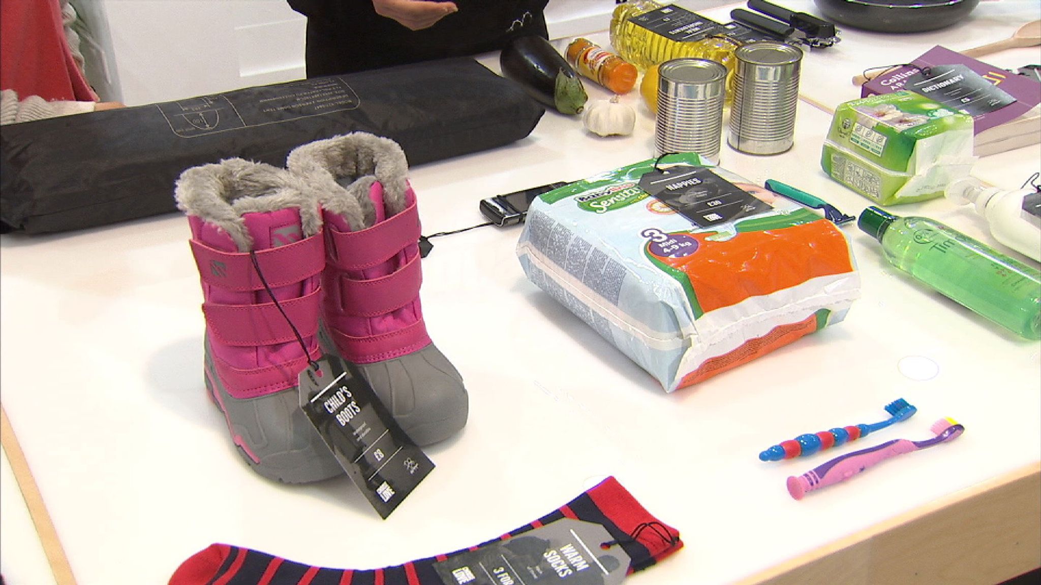 Christmas popup shop sells lifesaving gifts for refugees UK News