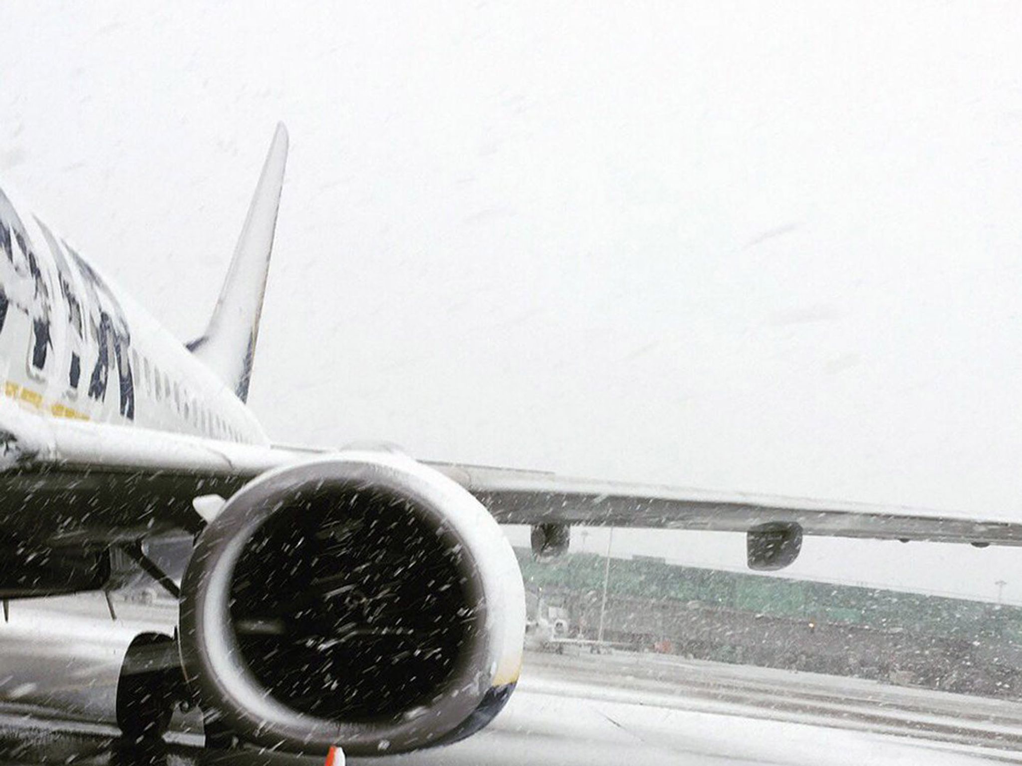 Snow and ice disrupt travel and power supplies across the UK – Moov ...