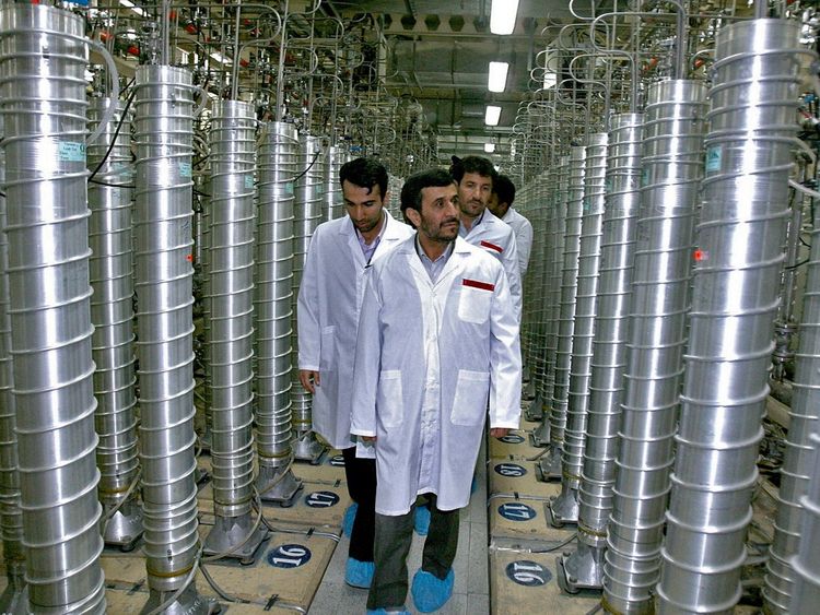 Iranian President Ahmadinejad tours the Natanz uranium enrichment facility