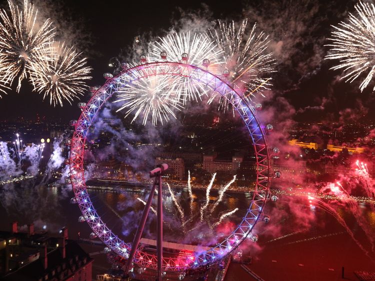 More than 10,000 fireworks will light up London - and Big Ben is back to bong in 2018