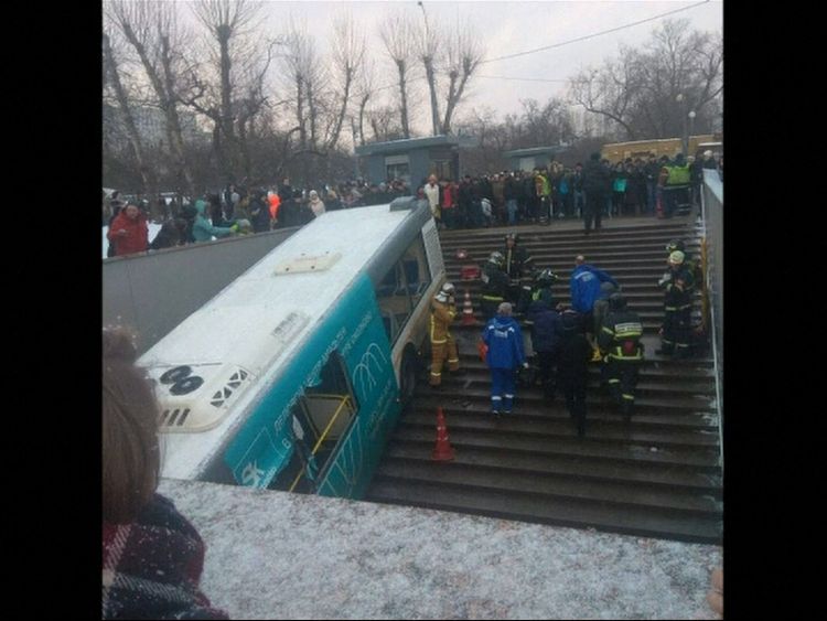 The bus in Moscow came to rest on the steps of the entrance to the metro.