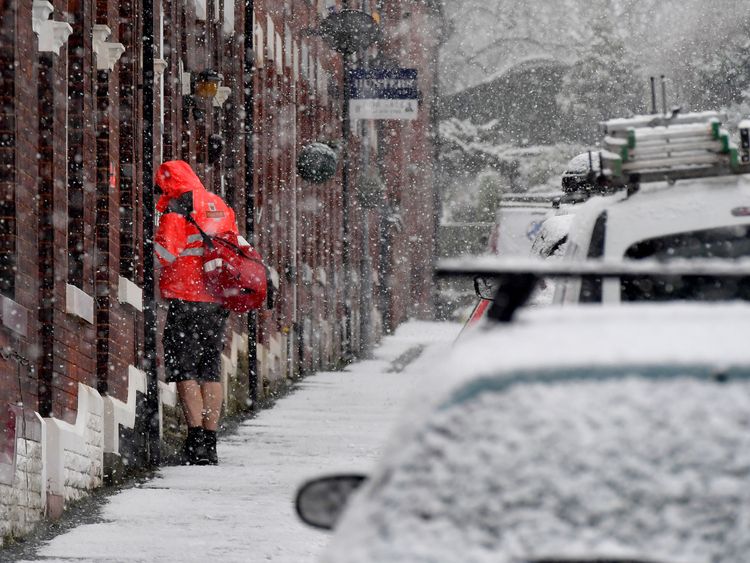 United Kingdom snow: Amber warning predicts snow across UK United Kingdom snow: Amber warning predicts snow across UK
