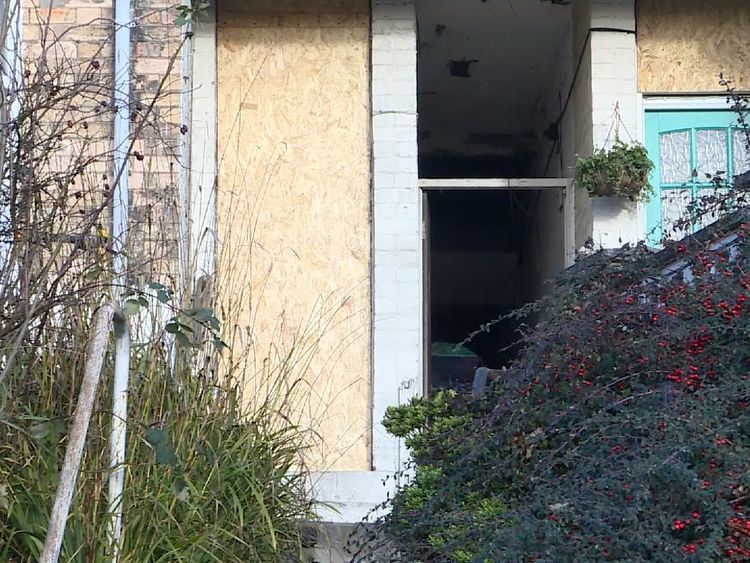 Homes evacuated in United Kingdom anti-terror raids