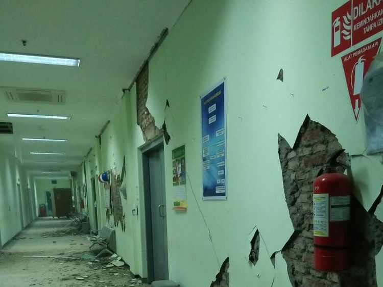 Damage at the provincial hospital in Banyumas


Pic: Twitter/@Sutopo_BNPB