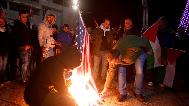 Palestinian demonstrators burned the US flag in Bethlehem&#39;s Manger Square