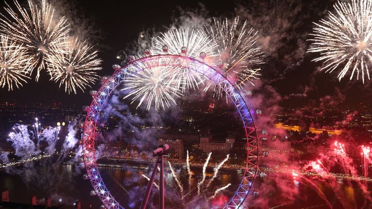More than 10,000 fireworks will light up London - and Big Ben is back to bong in 2018