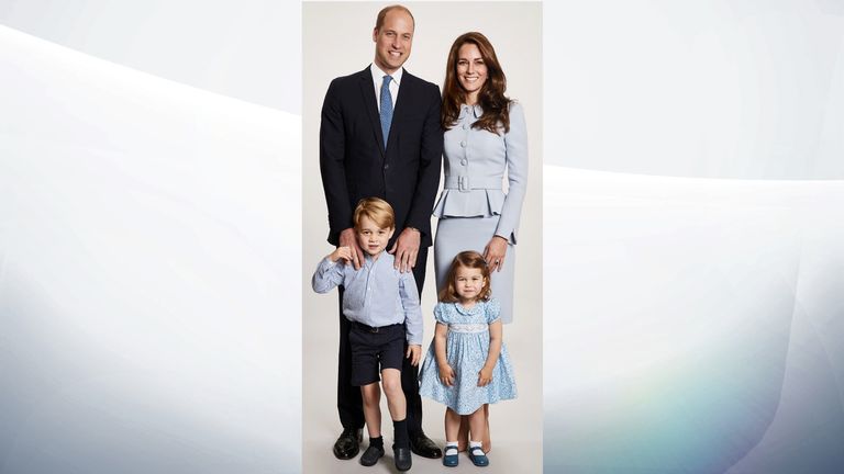 The Duke and Duchess of Cambridge reveal a new family picture for their 2017 Christmas card