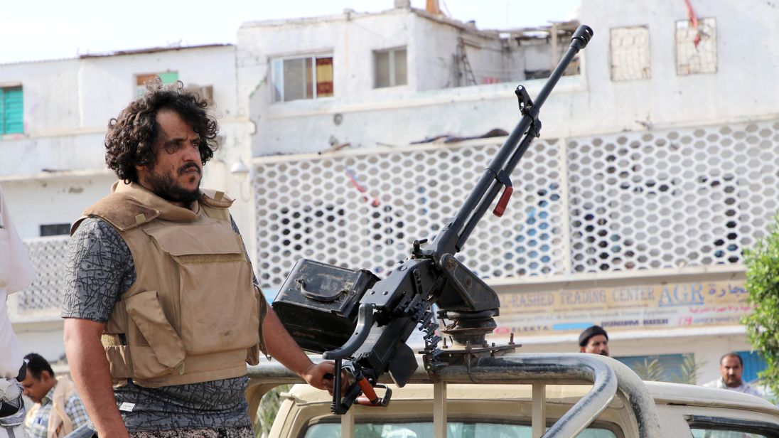 A fighter of the southern Yemeni separatists mans a machine gun mounted on a military vehicle securing an anti-government protest in Aden, Yemen January 28, 2018. REUTERS/Fawaz Salman