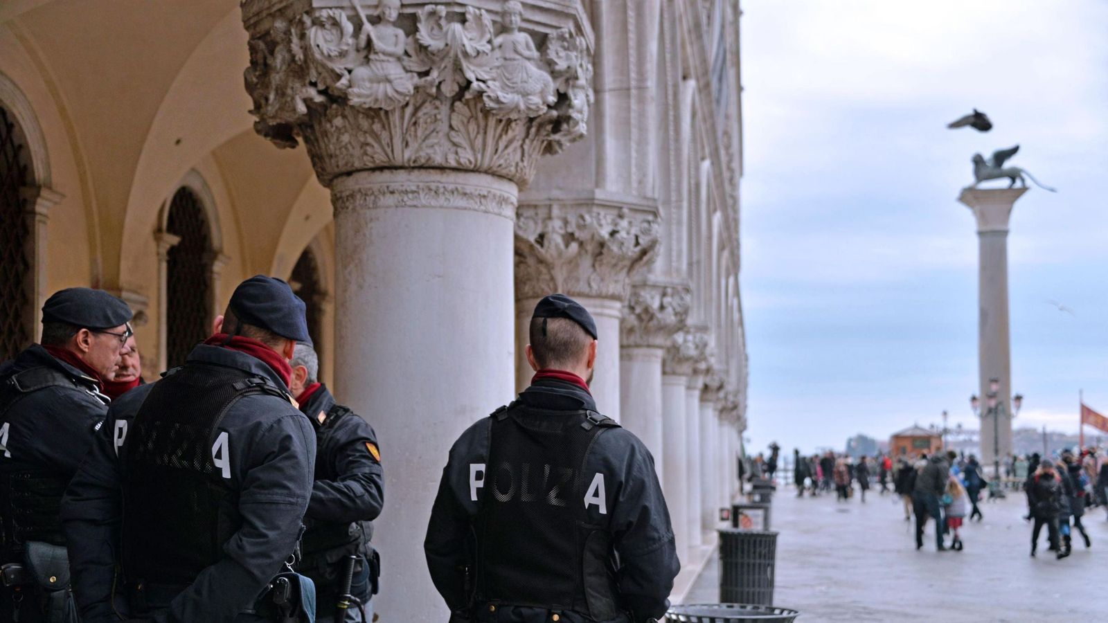 Thieves steal gems from Doge's Palace exhibition in Venice | World News ...